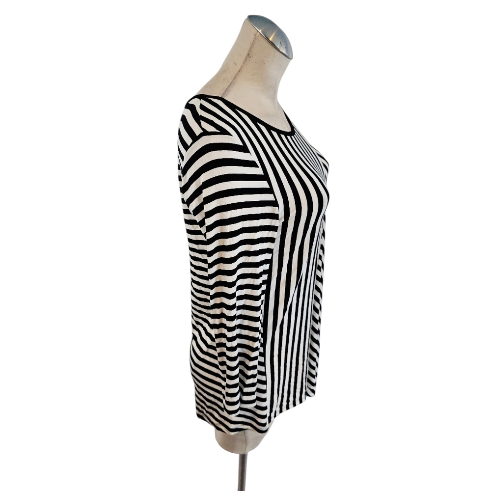 Cable & Gauge Size M Black White Striped Top Assymetrical Hem - Picture 2 of 6